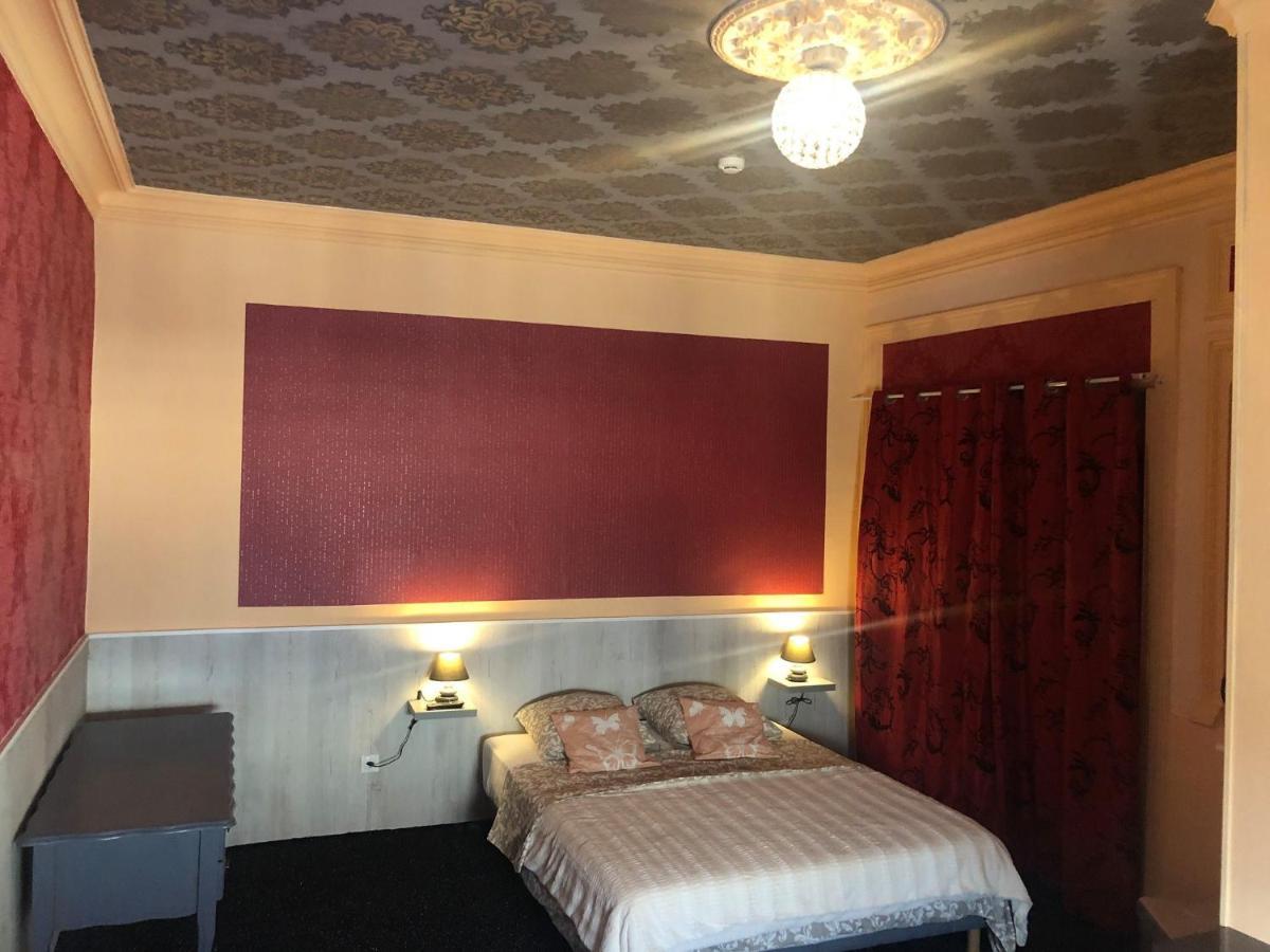 Hotel Le Kamelia Сал Екстериор снимка