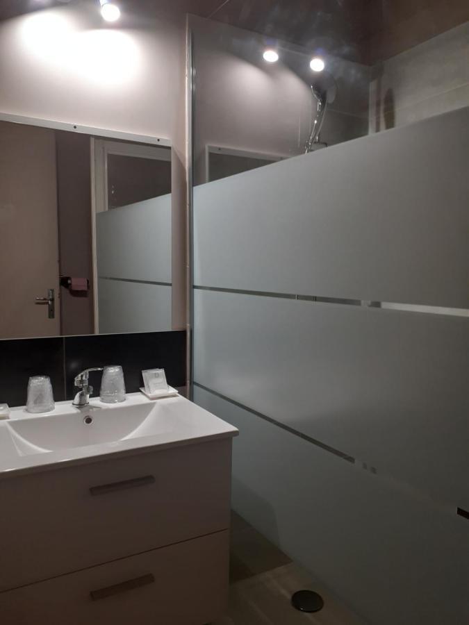 Hotel Le Kamelia Сал Екстериор снимка