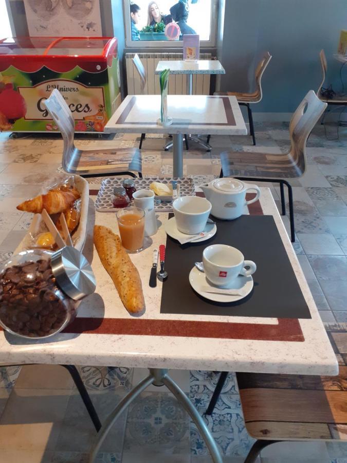 Hotel Le Kamelia Сал Екстериор снимка